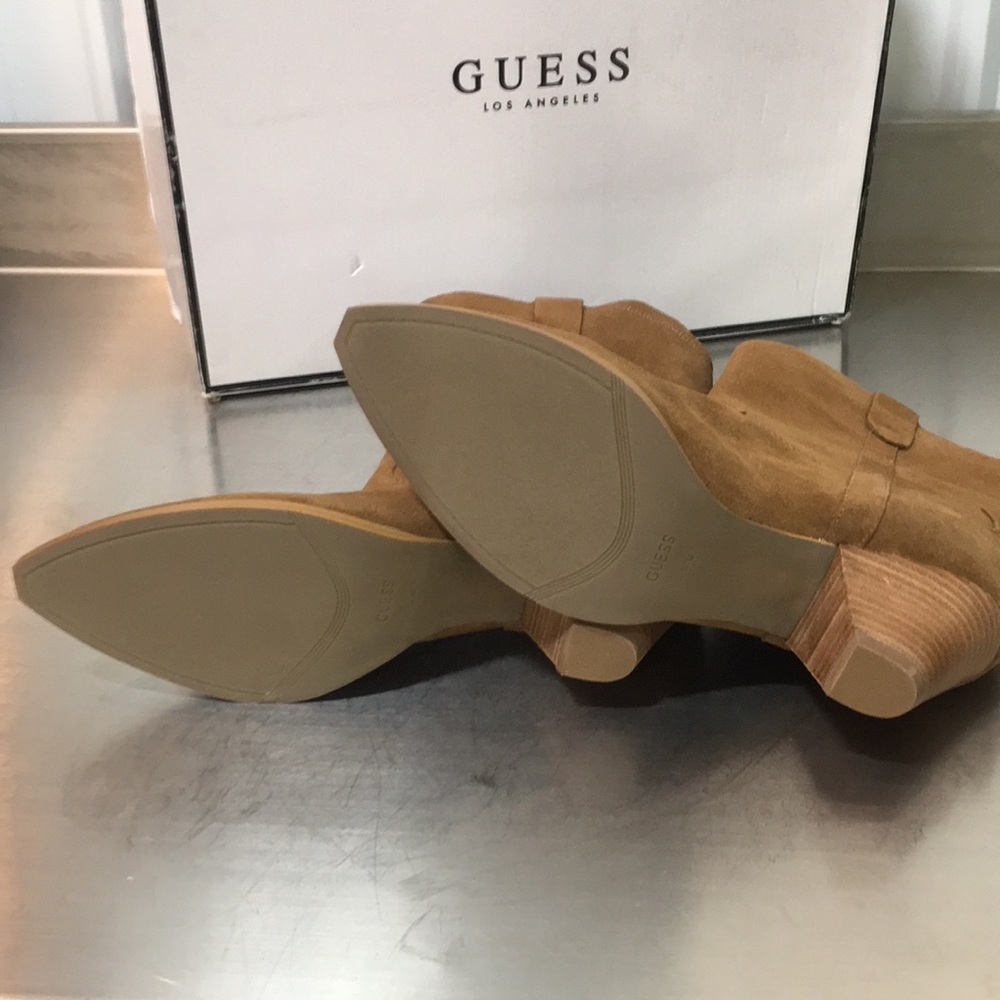 New WB Woman’s GUESS Women’s Tan Suede Western Booties - Picture 6 of 6